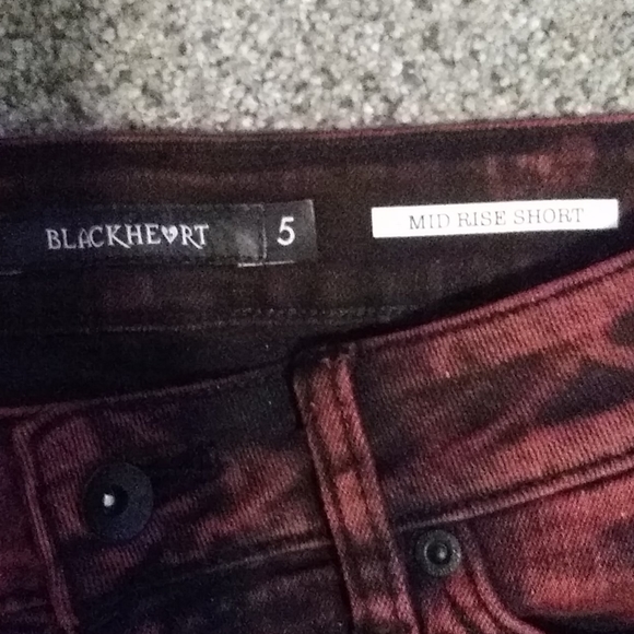 Shorts - Picture 3 of 3